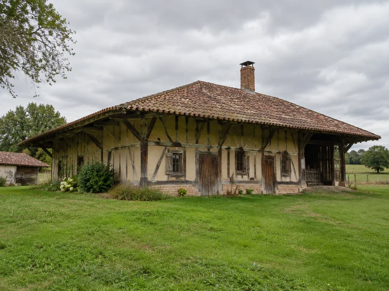 Ferme bressane à faible pente et grand débord — réfection de toiture à Bourg-en-Bresse