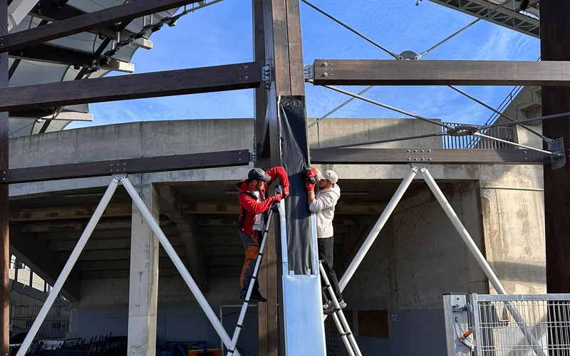 Pose d’une charpente métallique sur un bâtiment d’activité — couvreur à Oyonnax